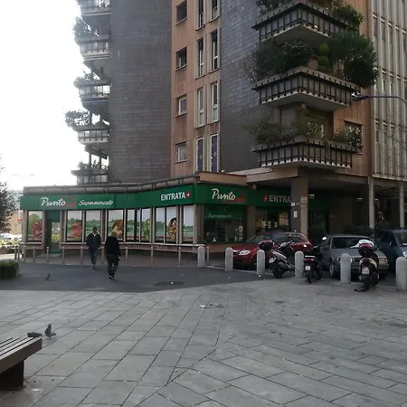 Meta Italy Da Lorenzo * 밀라노