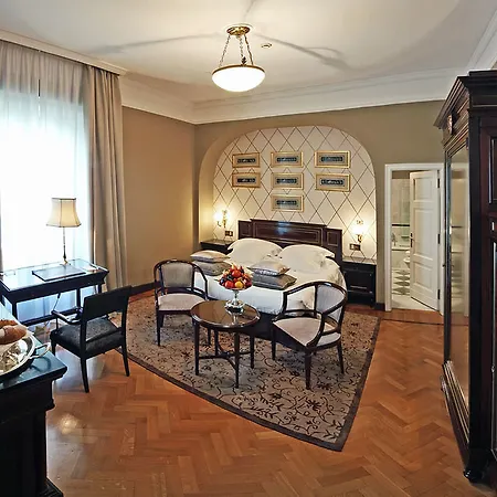 Grand Et De - The Leading Of The World 5*