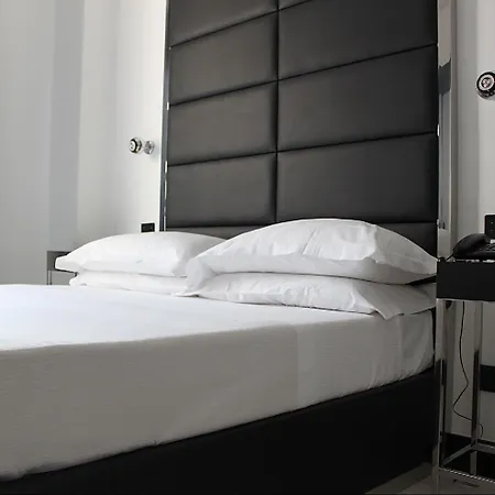 Lhp Napoleon Hotel