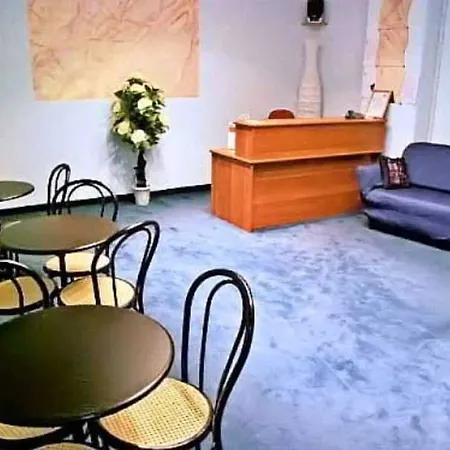 Midtown Hotel *