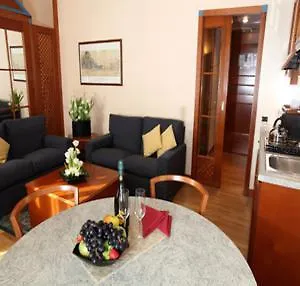 Residenza Delle Citta מלון דירות 4*