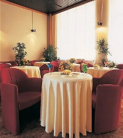 Mokinba Sant'ambroeus فندق