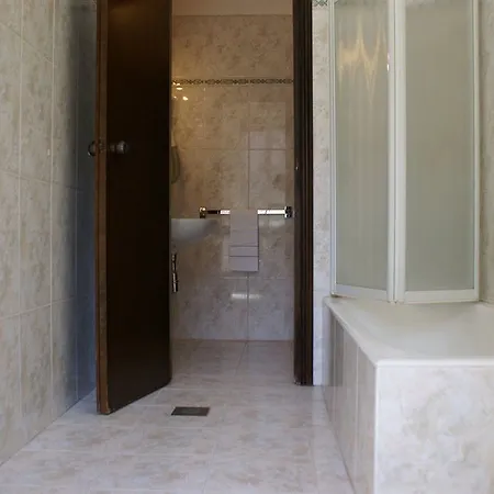 Iq Hotel 4*