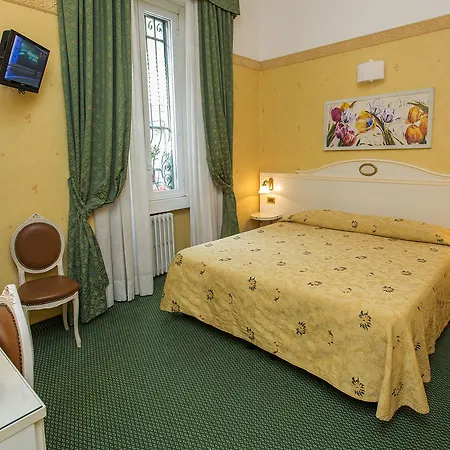 Hotel Charly