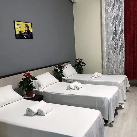 Paris Hotel 2*