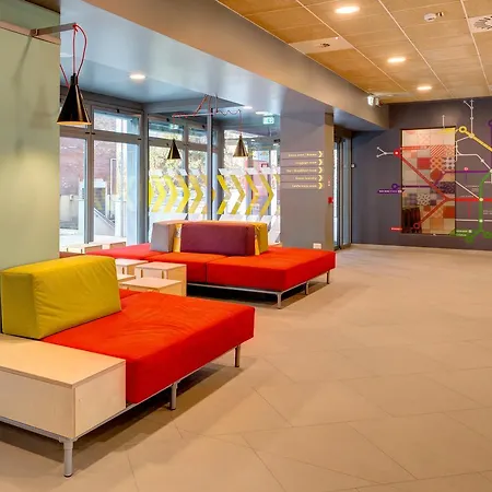 Meininger Garibaldi Hostel *