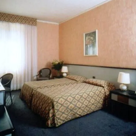 Iq Hotel 4*