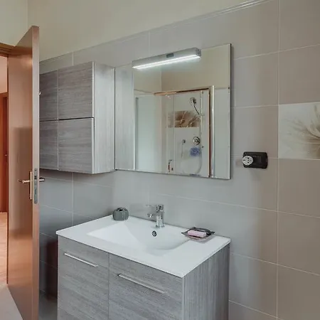 Caratteristico In Quartiere Dinamico Appartement Milaan