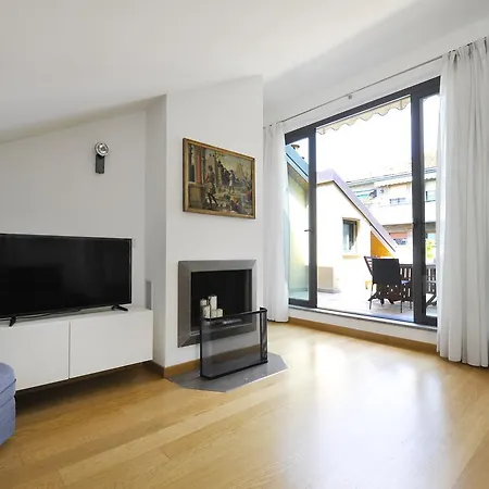 Διαμέρισμα Spacious With A Terrace *