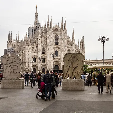 Ah - Fashion District