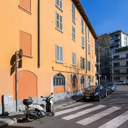 Guesthost - Sant Ambrogio Lovely Flat