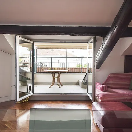 City Attic Apartment *