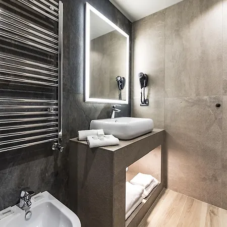 Hotell Just 4*