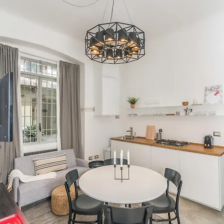 Apartment At Porta Volta Milan