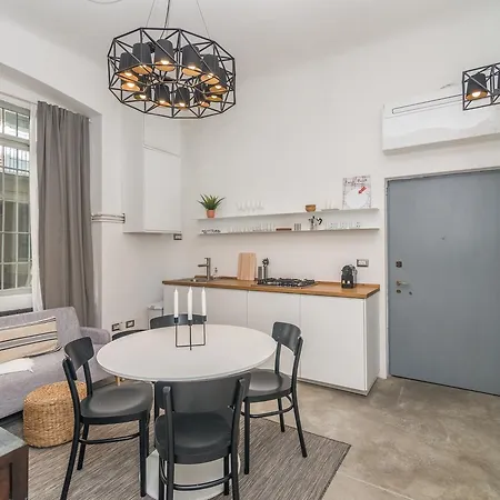 Apartment At Porta Volta Milan