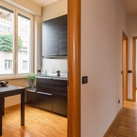 Апартаменты Sparkling 4 Bedroom Apartment In Milan