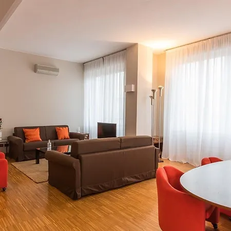 Sparkling 4 Bedroom Apartment In Milan Апартаменты *