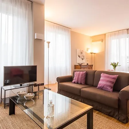 Sparkling 4 Bedroom Apartment In Milan * Милан