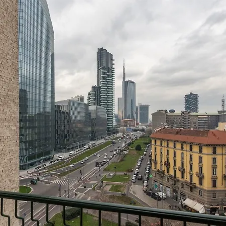 Sparkling 4 Bedroom Apartment In Milan * Милан