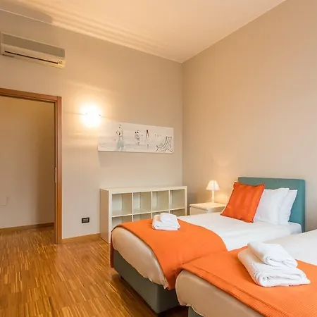 Sparkling 4 Bedroom Apartment In Milan Апартаменты *