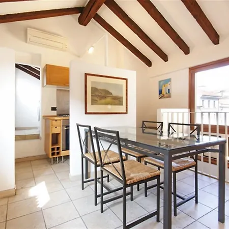 Wonderful 2 Bedroom In 아파트 *