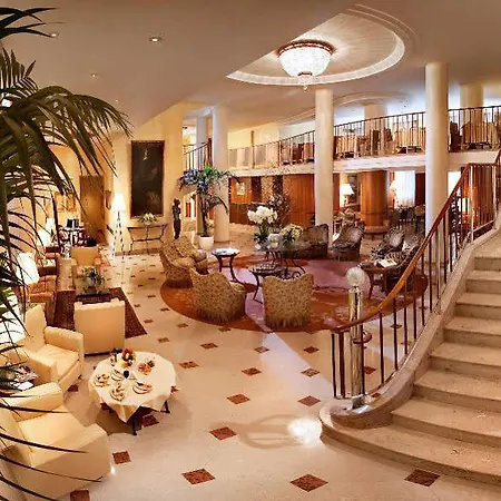 卡沃尔酒店 米兰