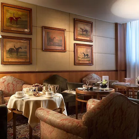 Hotell Cavour 4*