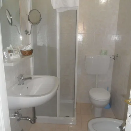 Otel Eco-art De Albertis 2*