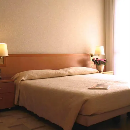 Ih Argonne Park Apartahotel