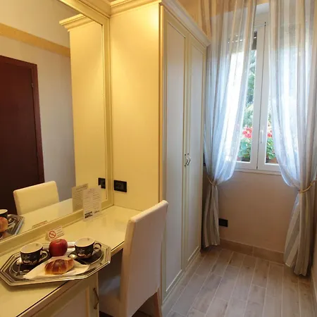 Hotel Charly 3*