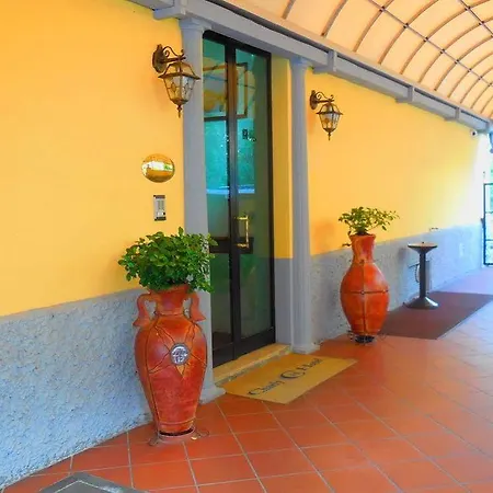Hotel Charly 3*