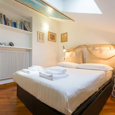 Apartment Canonica 72 *