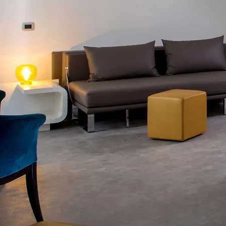 Montenapoleone Aparthotel 2*