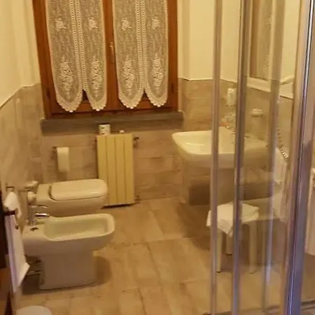 Bed & Breakfast La Casa Gialla A MONTIGNOSO Milano