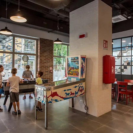 米兰兰布雷特美宁厄尔酒店 旅馆 *