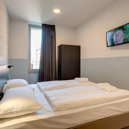 米兰兰布雷特美宁厄尔酒店 旅馆 米兰