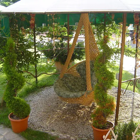 Bed & Breakfast La Casa Gialla A MONTIGNOSO Milano
