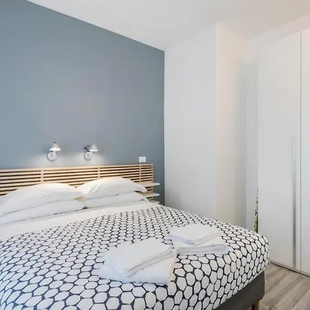 Up To - Residenze M13 شقة *