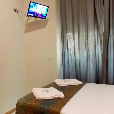 Midtown Hotel *