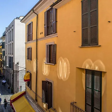 Living - Via Fiori Chiari 26
