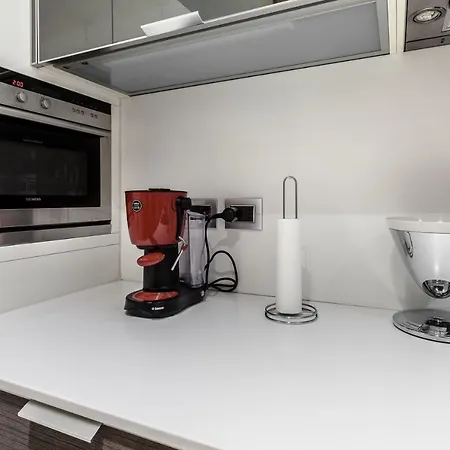 Stylish In Fashion District - Corso Venezia Apartament