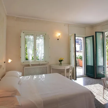 Terrace Hotel *
