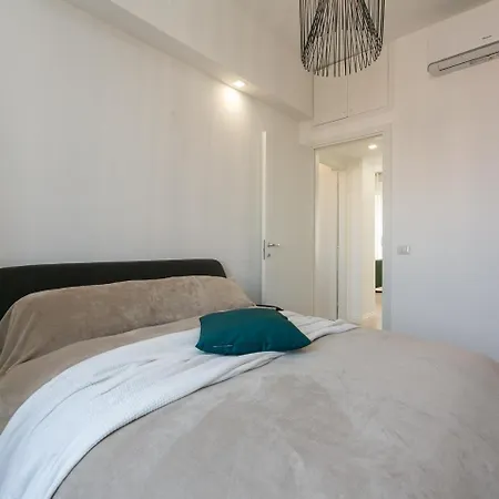 Bright Two Bedroom In
