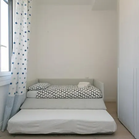 Bright Two Bedroom In *