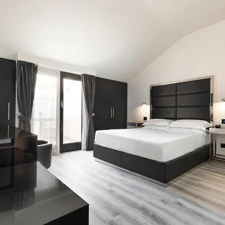 Lhp Napoleon Hotel 4*