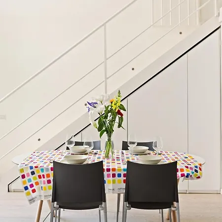 Apartman Guesthost - Elegant Loft With Balcony!