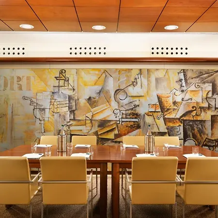 Hotel Unahotels Cusani 4*