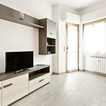 Renewed Balcony Flat With Garden