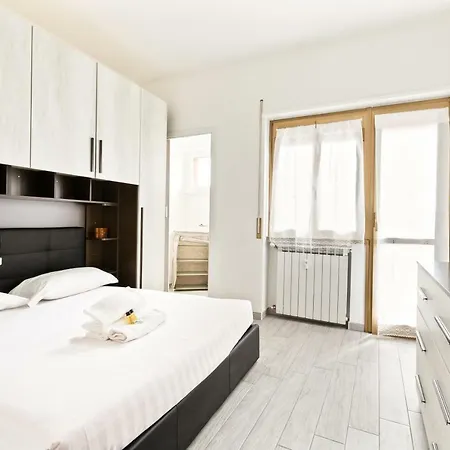 Renewed Balcony Flat With Garden *