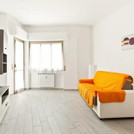 Renewed Balcony Flat With Garden Milano